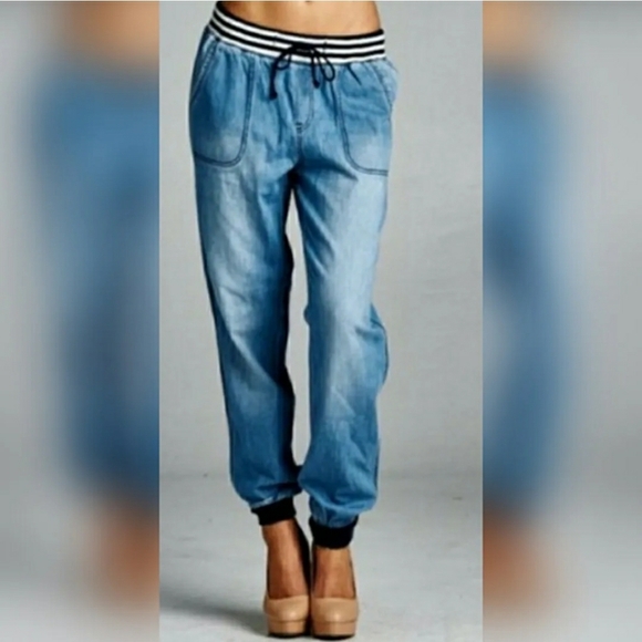 THE COMFORT JOGGERS IN DENIM▪︎Light Wash▪︎Restocked - Picture 8 of 12